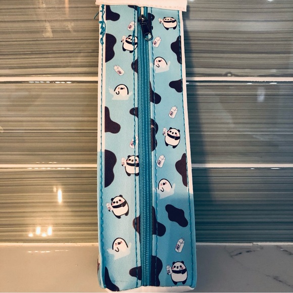 Bundle of 3 Scholastic Books plus Small Pencil Case - Picture 6 of 8